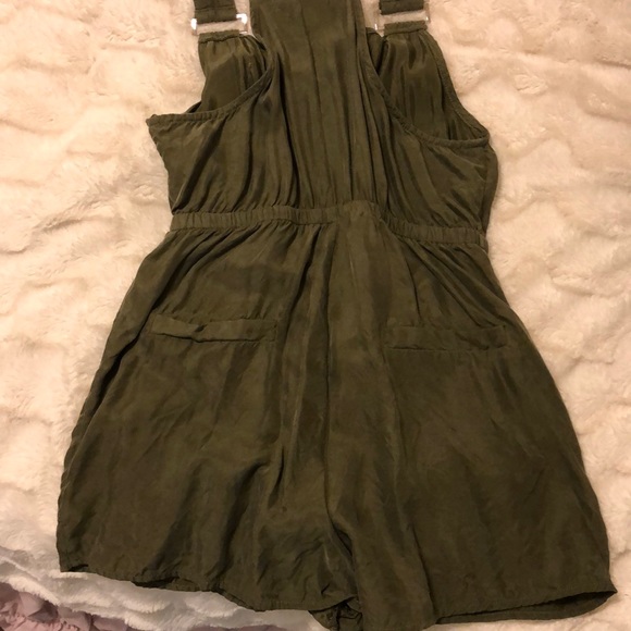 Olive Romper 🔥🔥 - Picture 3 of 5